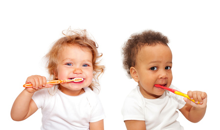Tipps für gesunde Kinderzähne – Mundhygiene, Ernährung, Kariesprophylaxe 1 kinder zaehne putzen Zahnarzt Köln
