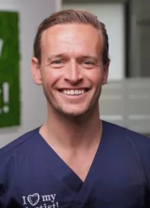 Porträt des Kölner Zahnarzt Dr. Alexander Langenbach